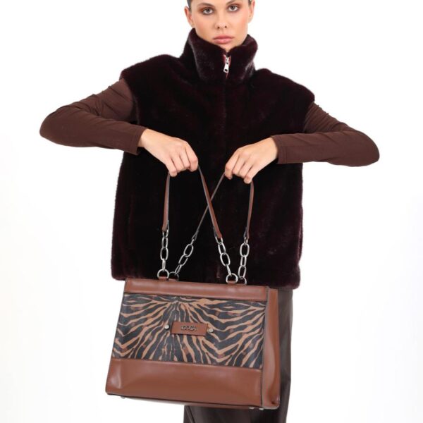 Γυναικεία τσάντα ώμου animal print DOCA 22988